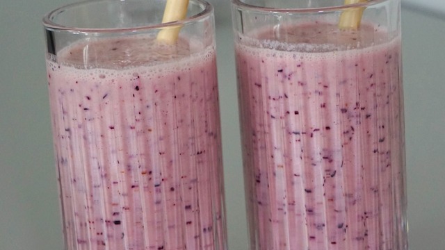 Hem de Kefirli: Yaban Mersinli Ananaslı Smoothie