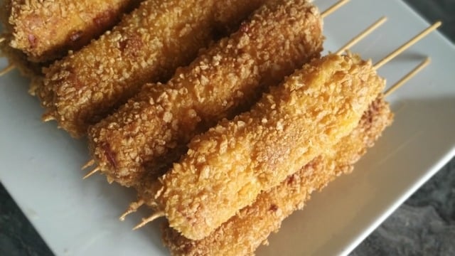 Çıtır Çıtır: Cornflakes Kaplı Şişte Çıtır Sosis