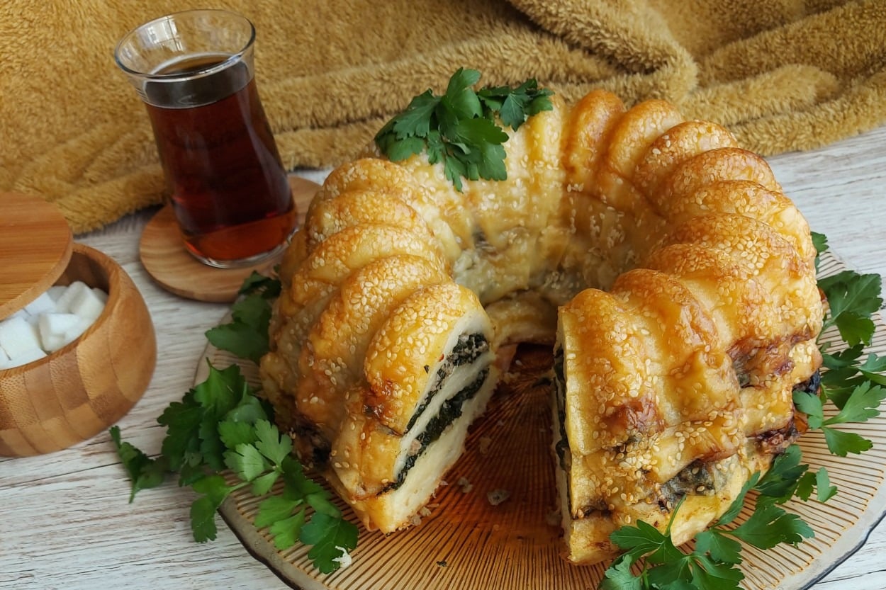 Tepsi Şart Değil: Kek Kalıbında Ispanaklı Börek
