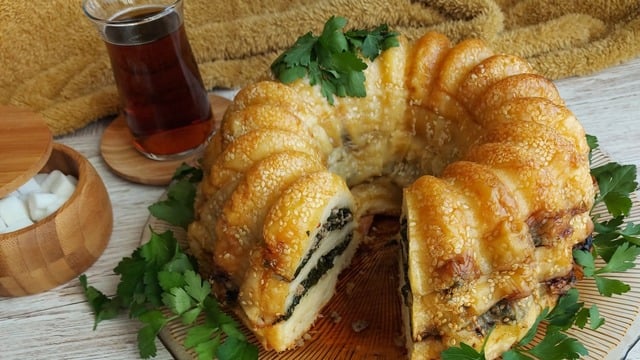 Tepsi Şart Değil: Kek Kalıbında Ispanaklı Börek