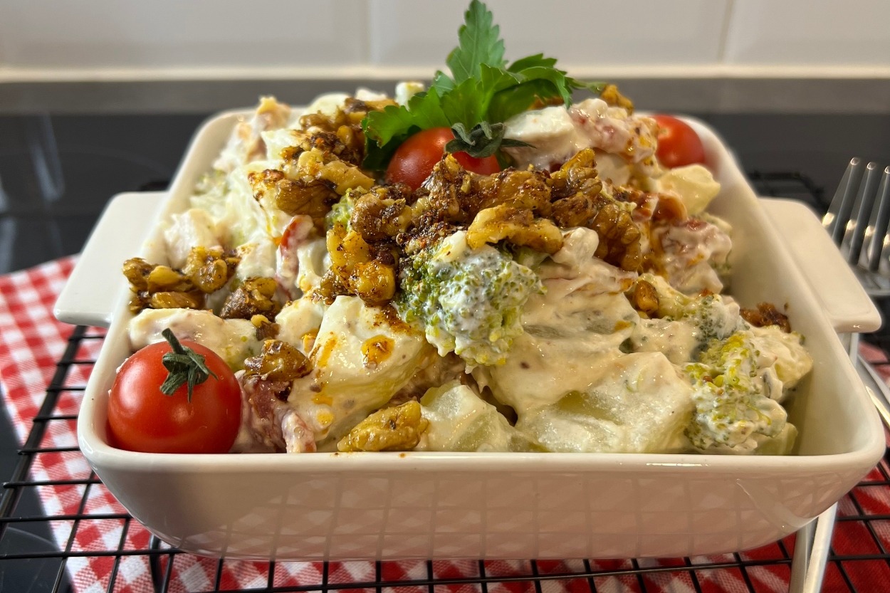 Ana Yemek Gücünde: Yoğurtlu Sebzeli Salata