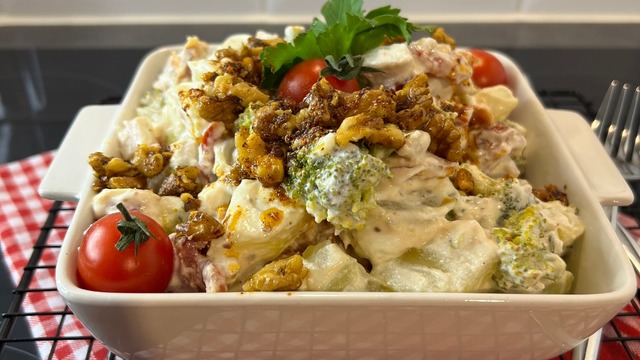 Ana Yemek Gücünde: Yoğurtlu Sebzeli Salata
