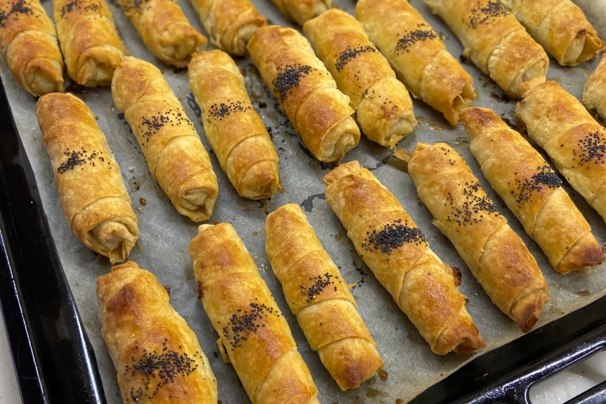 Fırında Pişiyor: Peynirli Çıtır Börek