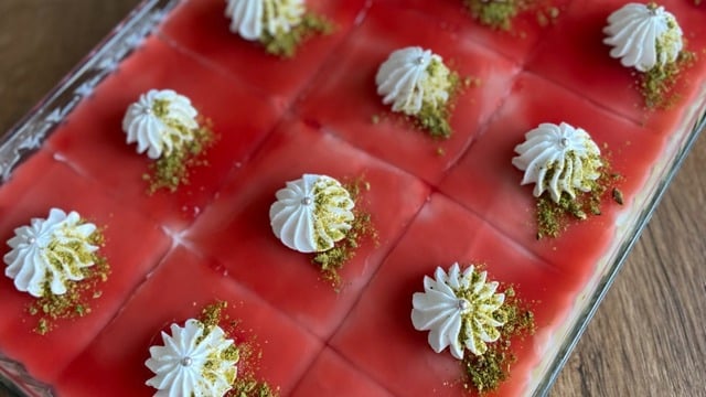 Kat Kat Lezzet: Vişne Sulu Borcam Pastası