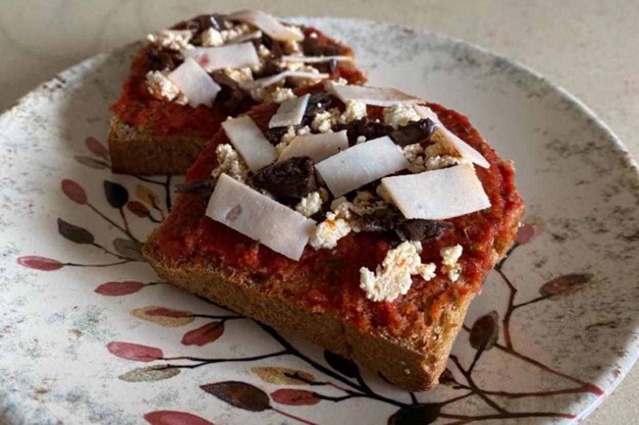 Pratik ve Hafif: Tavada Diyet Ekmek Pizza