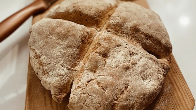 Evde Sıcacık Ekmek Kokusu: Kefirli Ekmek