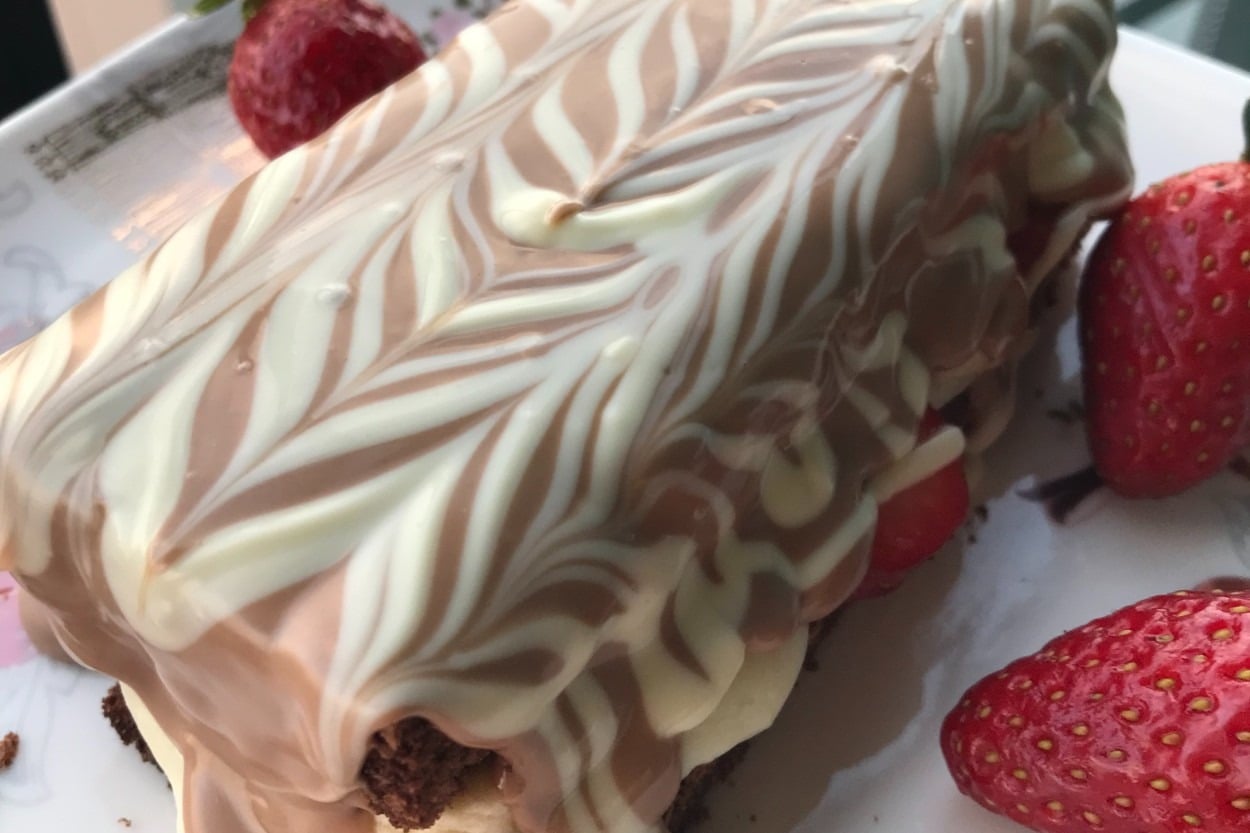 İpeksi Kremasıyla: Çikolata Soslu Brownie