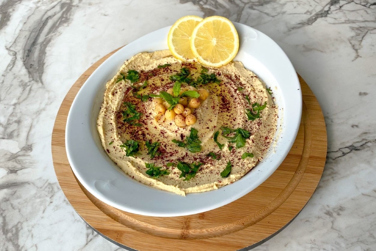 Her Sofrayı Tamamlar: Ev Yapımı Humus