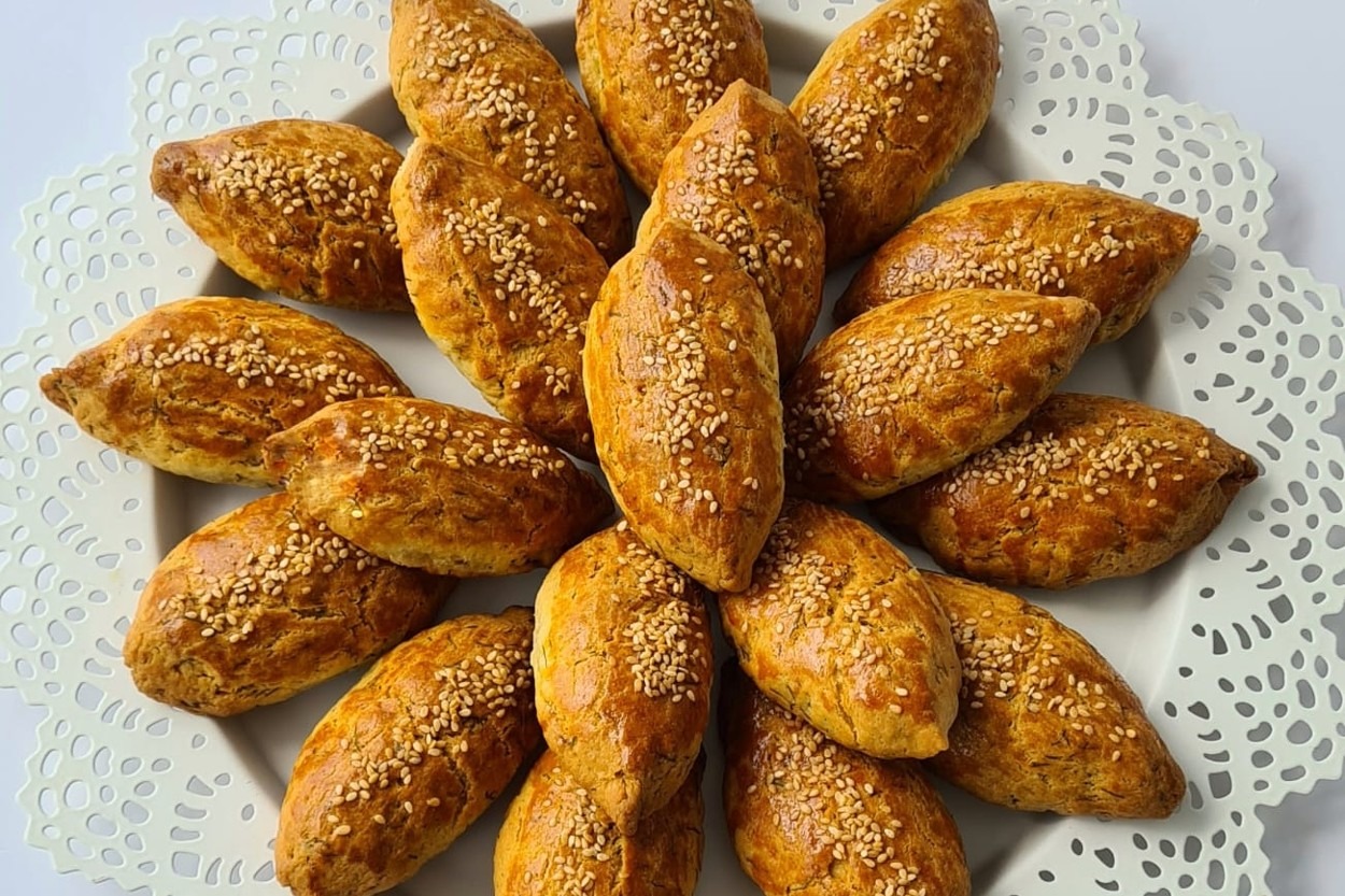 Kıyır Kıyır: Dereotlu Pastane Poğaçası