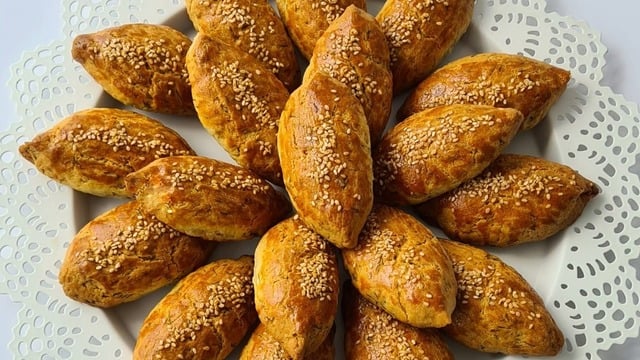 Kıyır Kıyır: Dereotlu Pastane Poğaçası