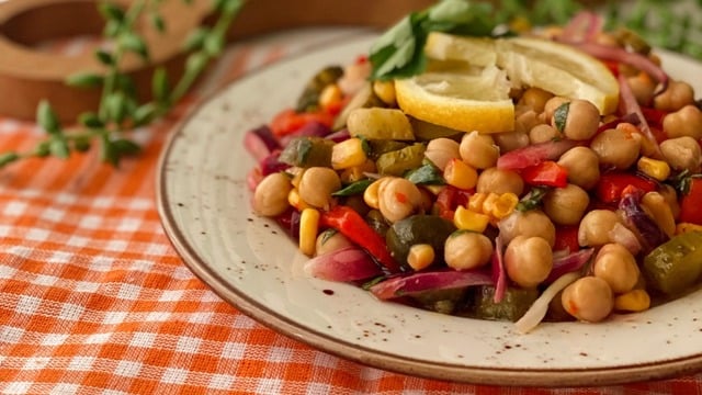 En Pratik Salatalardan: Nohut Salatası