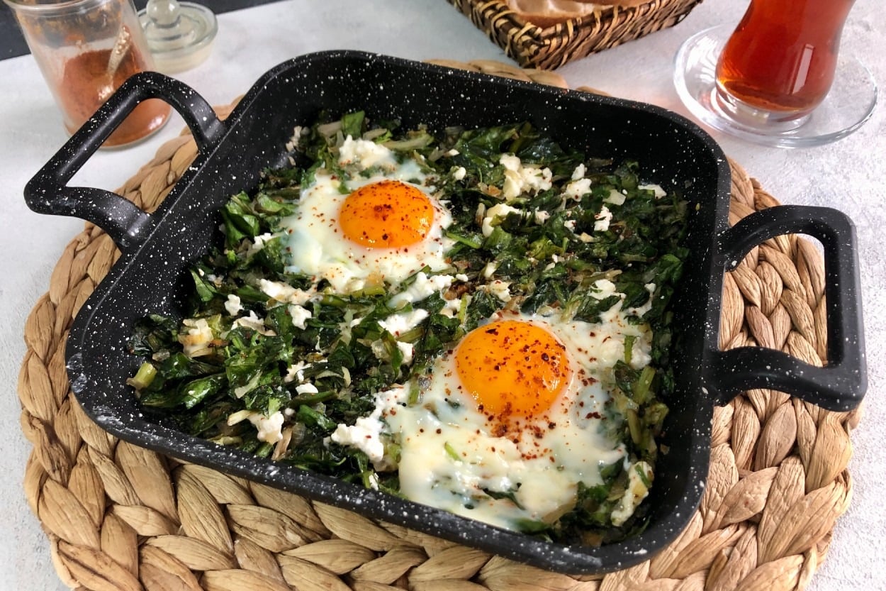 Pratik Kahvaltılık: Ispanaklı Yumurta