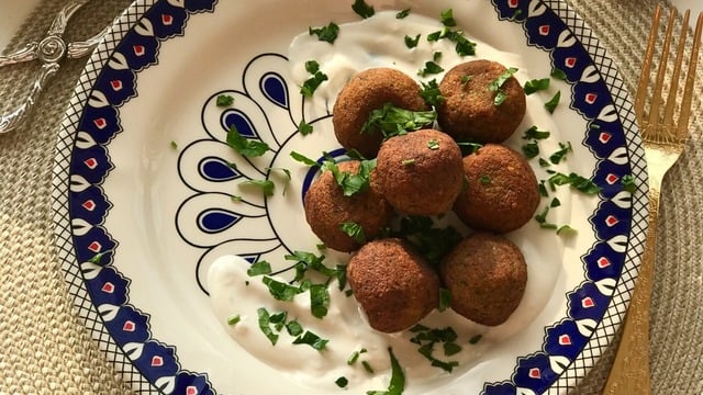 Sosuyla Güzel: Nohut Köftesi (Falafel)