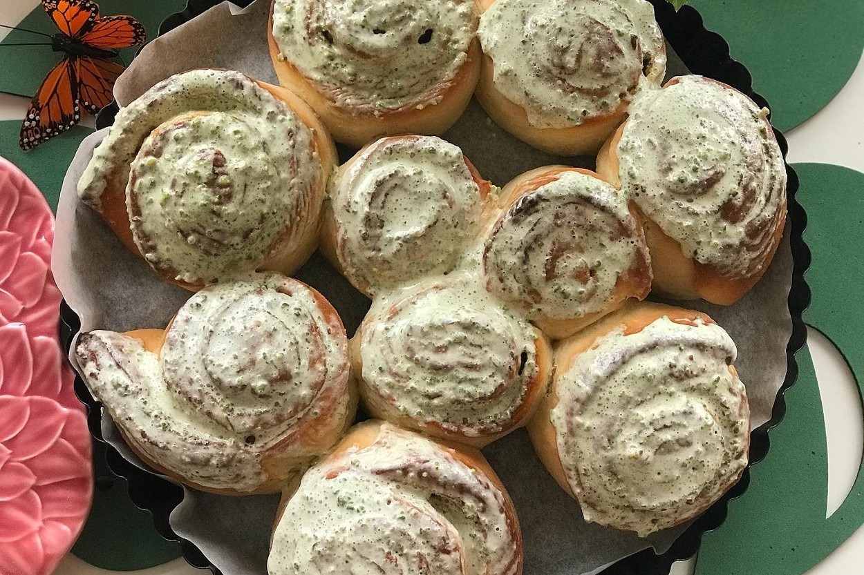 Çok Yakıştı: Kremalı Fıstıklı Çörek