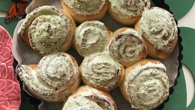 Çok Yakıştı: Kremalı Fıstıklı Çörek