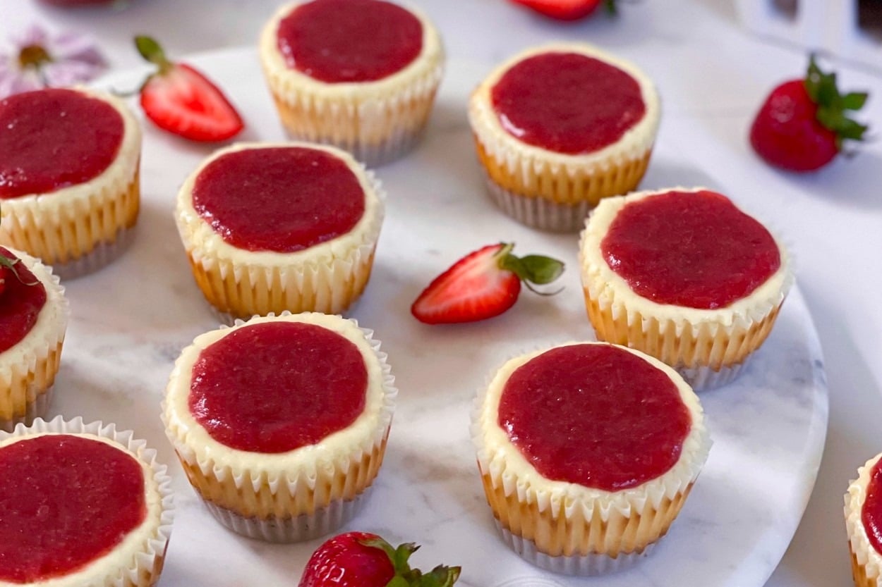 En Kolayı: Porsiyonluk Çilekli Cheesecake