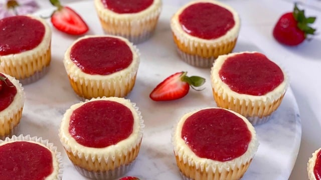 En Kolayı: Porsiyonluk Çilekli Cheesecake