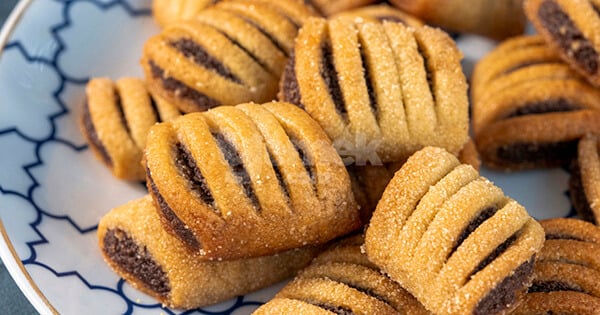 iki-renkli-irmikli-tatli-2-yemekcom