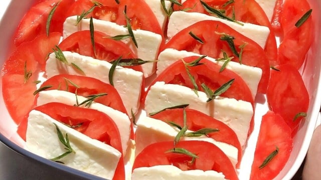 Simitle Dost: Domatesli Sıcak Hellim