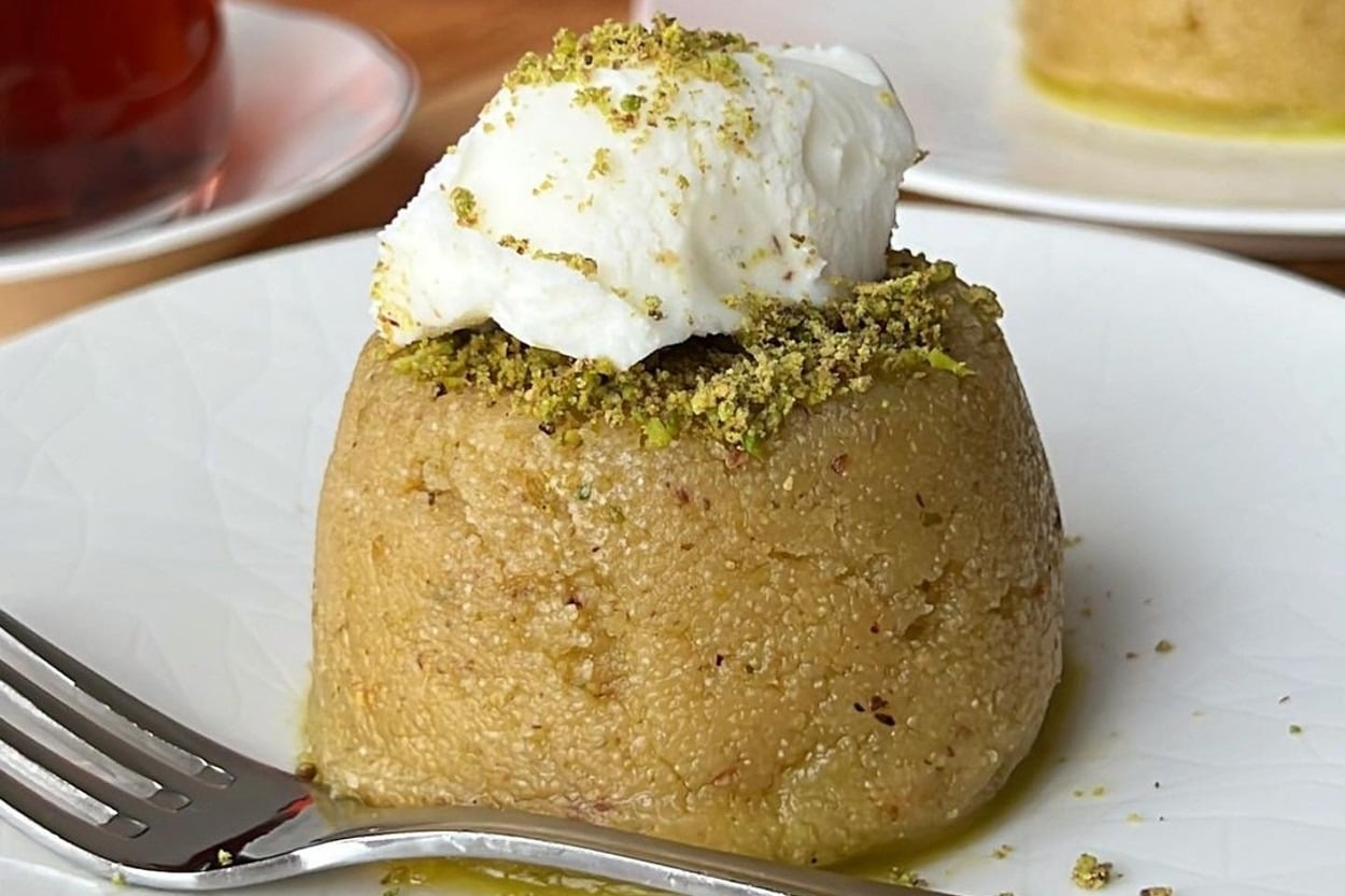 Fıstıklı Baklava Tadında: Fıstıklı İrmikli Helva