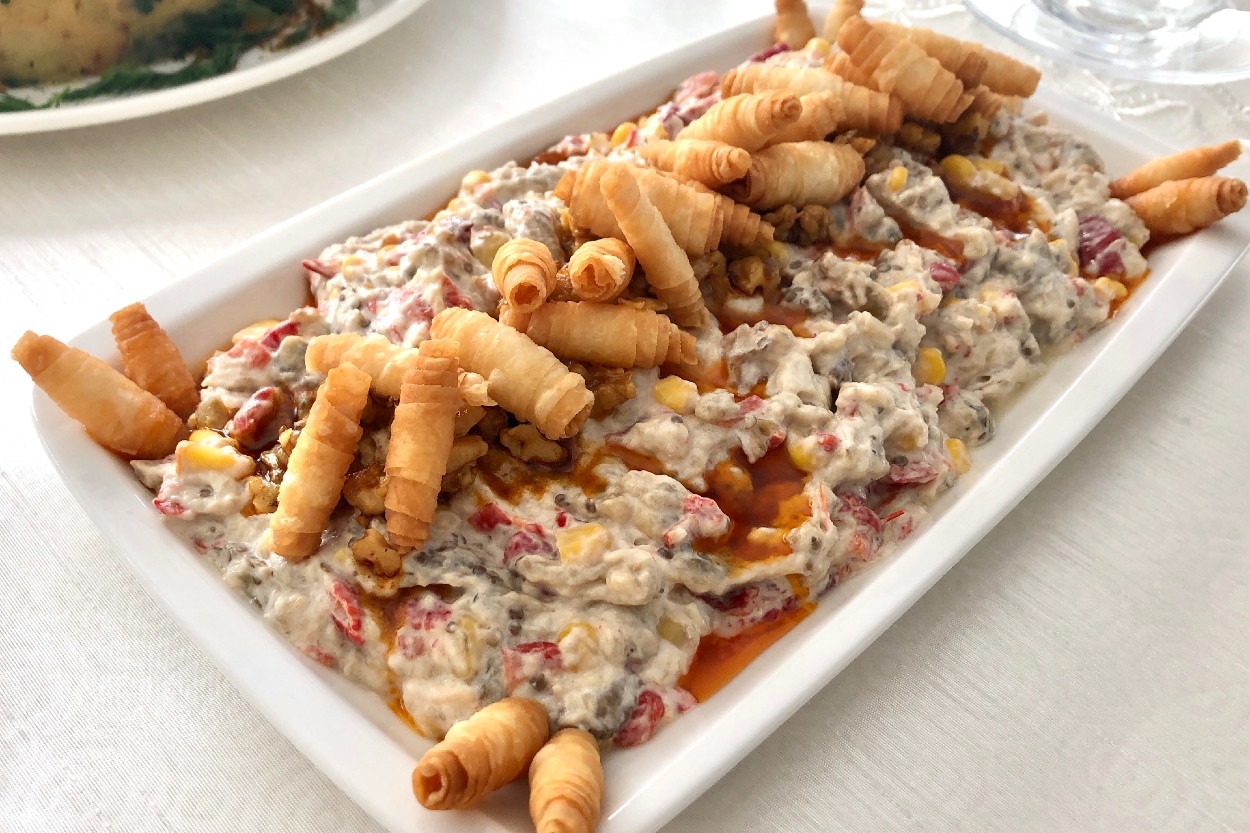 Bol Malzemeli: Köz Patlıcanlı Köz Biberli Salata