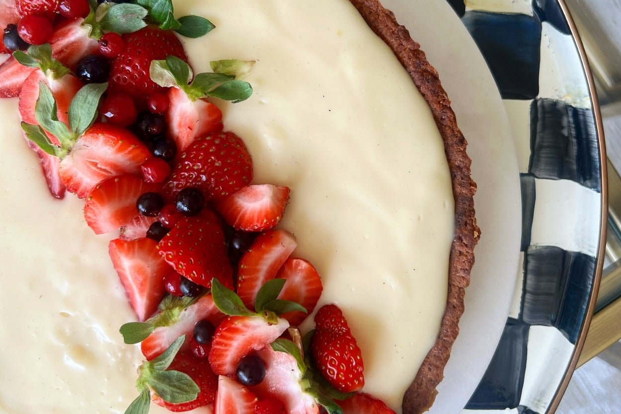 Kıyır Kıyır Hamuruyla: Beyaz Çikolatalı Çilekli Tart
