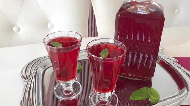 Mis Gibi Kokusuyla: Vişneli Ramazan Şerbeti