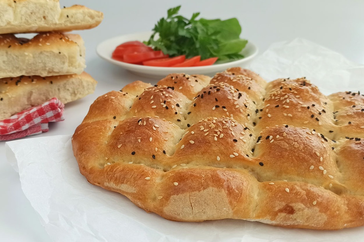 Sıcacık Çıktı: Çıtır Çıtır Ramazan Pidesi