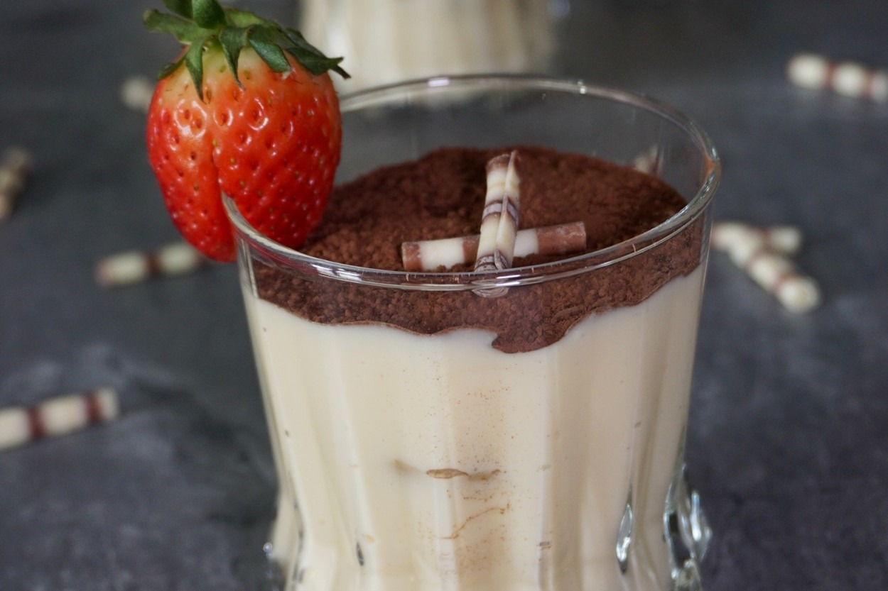 İtalyan Efsanesi: Bardakta Tiramisu