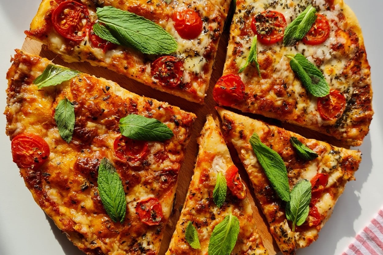Az Malzeme Bol Lezzet: Kolay Pizza