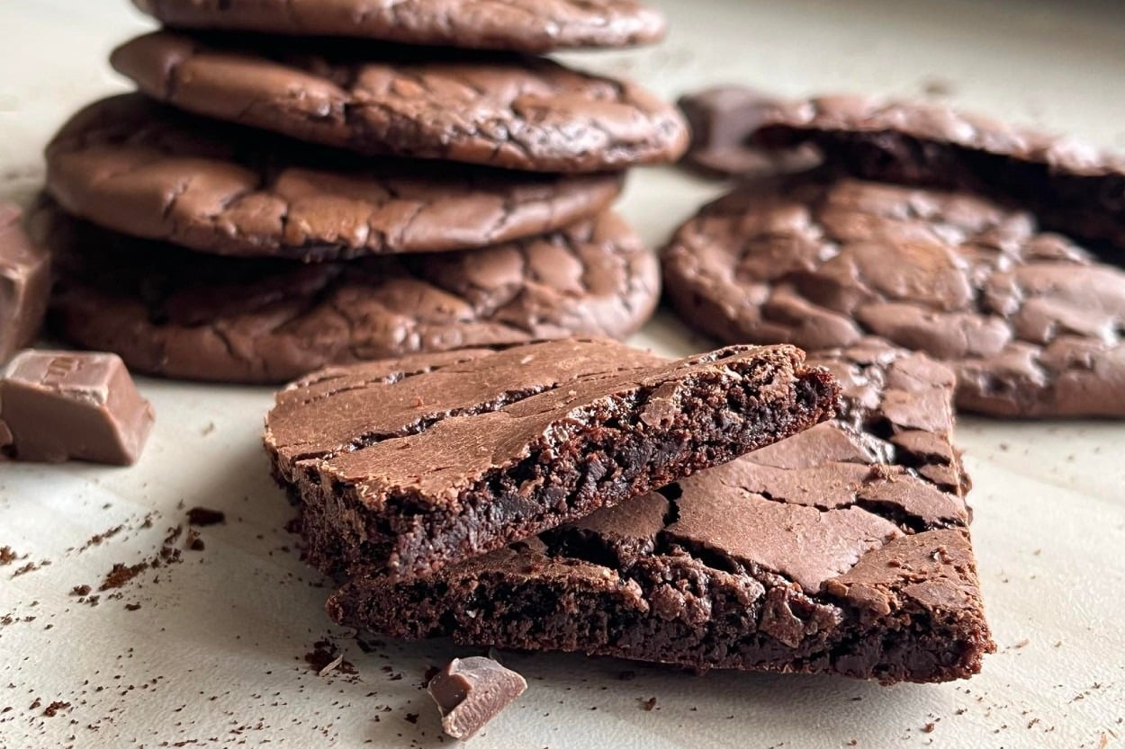 Üzeri Çatlak: Çikolatalı Brownie Kurabiye