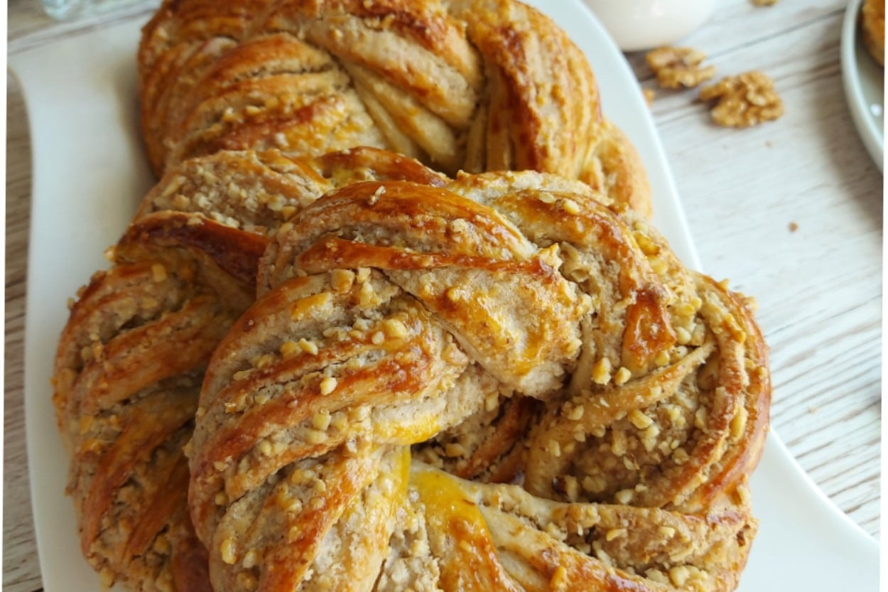 Kokusu Büyüleyici: Tahinli ve Cevizli Çörek