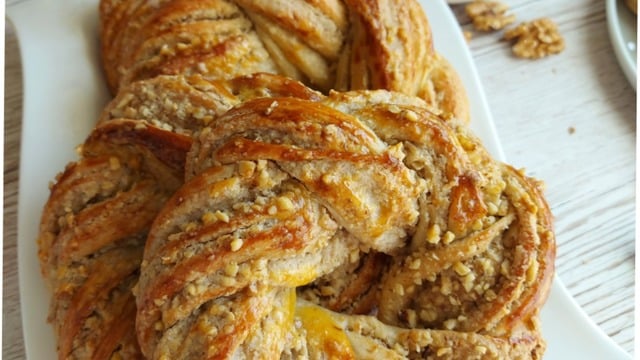Kokusu Büyüleyici: Tahinli ve Cevizli Çörek