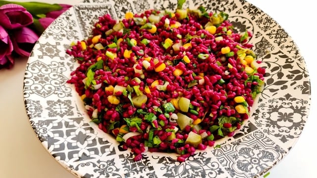 Acıktıran Rengi İle: Şalgamlı Bulgur Salatası