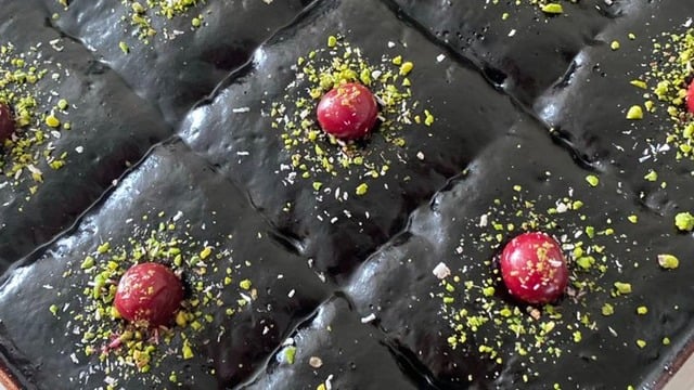 Sosunu Tam Çeker: Brownie Tadında Islak Kek