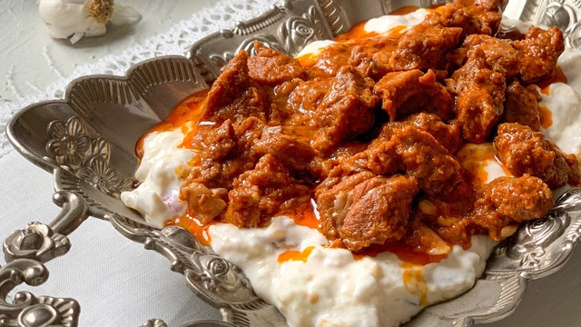 Tam Bir Klasik: Alinazik Kebabı
