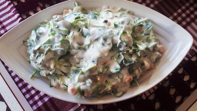 Nohutu da Var: Turşulu Semizotu Salatası