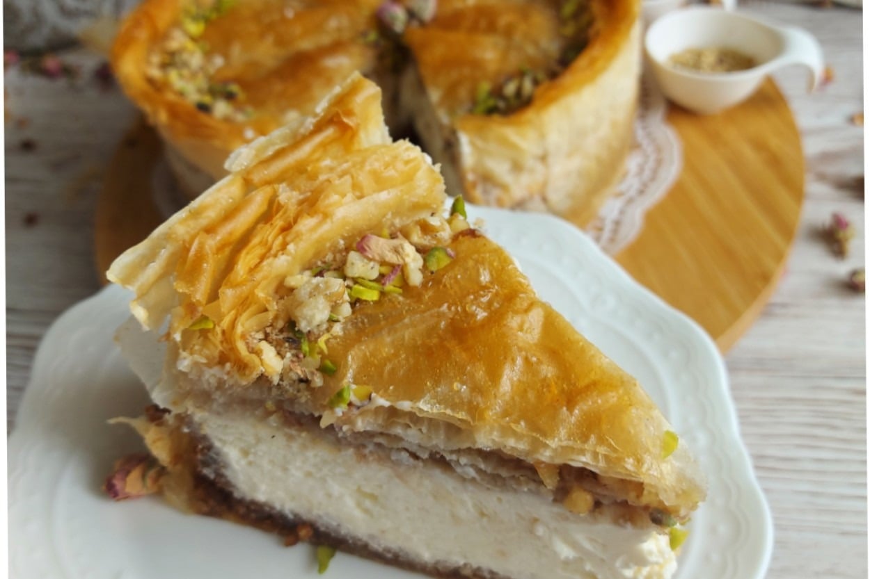 İkisi Bir Arada: Baklavalı Cheesecake