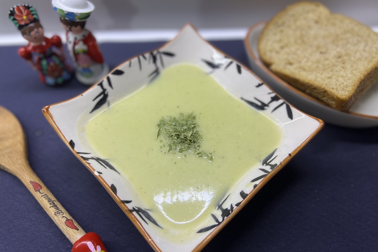 Bir Kasede Sağlık: Pırasalı Patates Çorbası