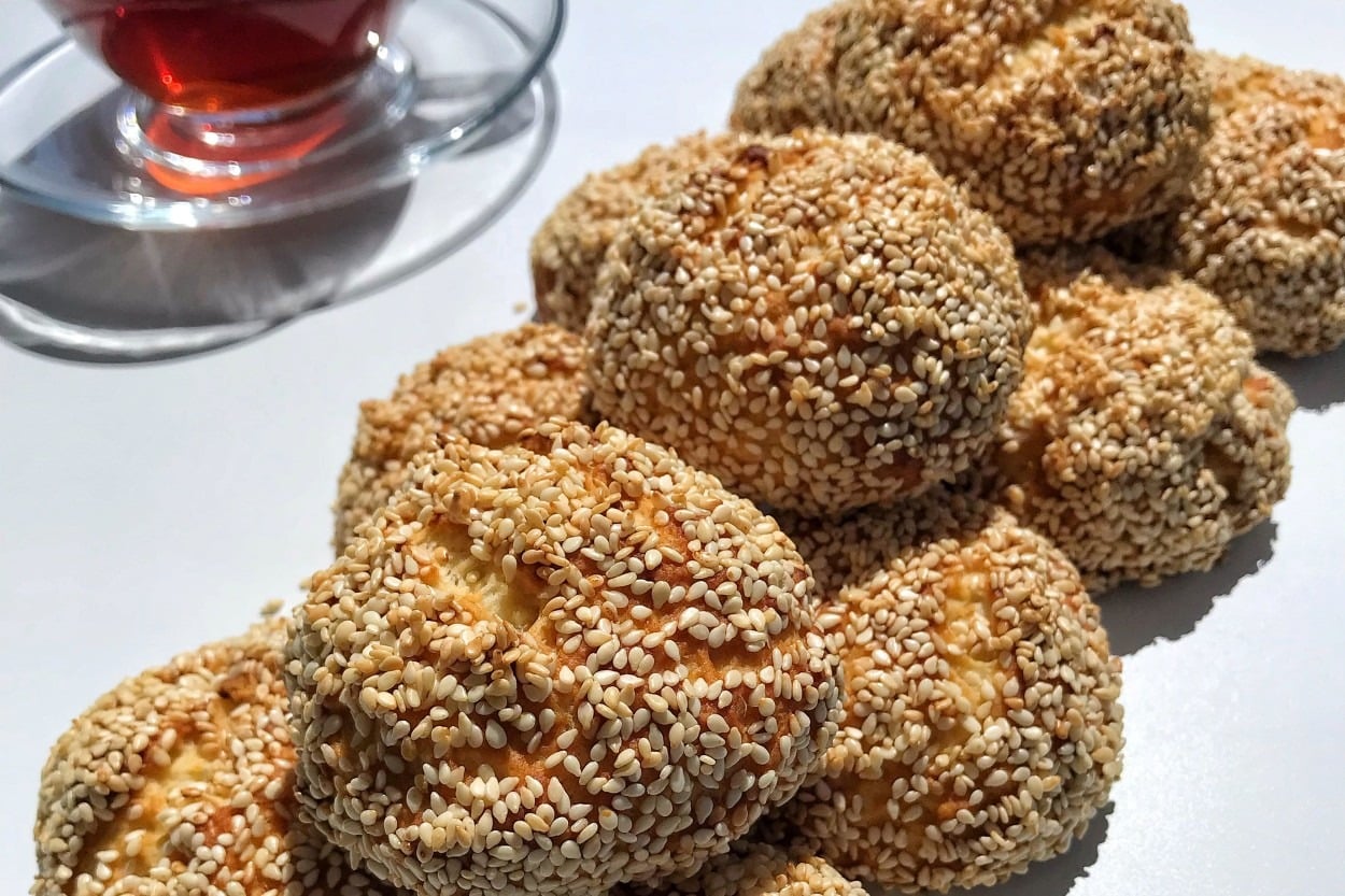 Çayların Eşlikçisi: Mayasız Simit Poğaça