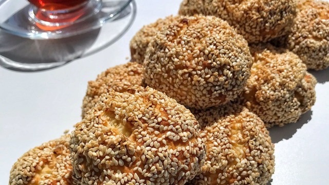 Çayların Eşlikçisi: Mayasız Simit Poğaça