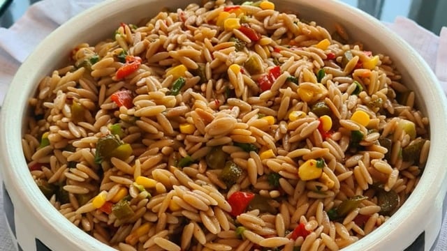 Görsel Şölen: Arpa Şehriye Salatası