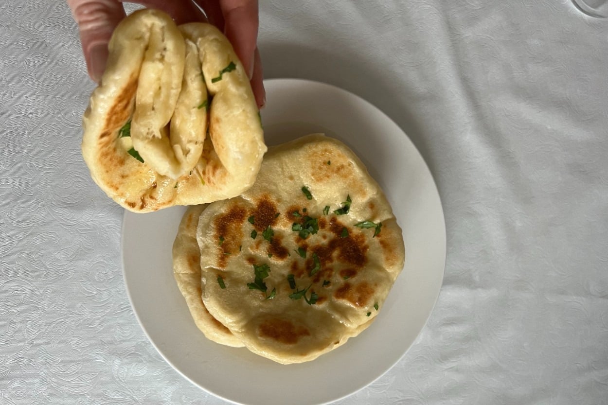 Peynirli Hint Bazlaması: Cheese Naan