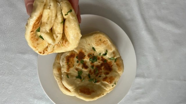 Peynirli Hint Bazlaması: Cheese Naan