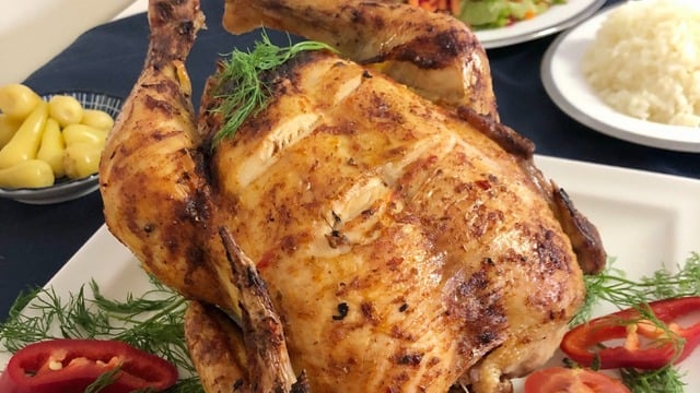 Yumuşacık Pişer: Fırında Bütün Tavuk