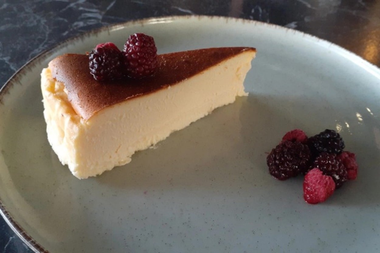 Dünyaya Ün Salan: Tam Ölçülü San Sebastian Cheesecake