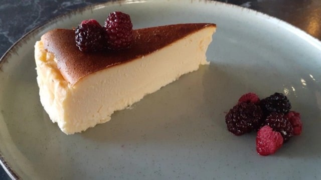 Dünyaya Ün Salan: Tam Ölçülü San Sebastian Cheesecake