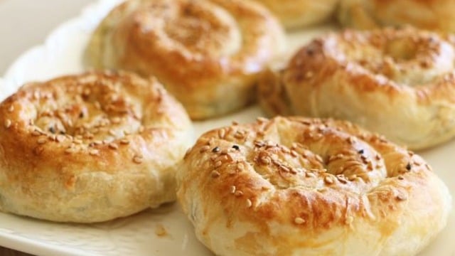 Sıcacık Bir Lezzet: Ispanaklı Gül Böreği