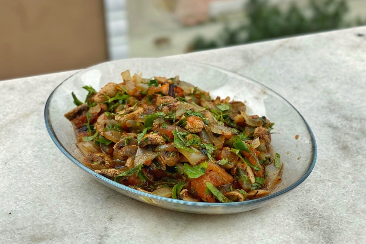Adı Bile Güzel: Közlenmiş Mantar Salatası