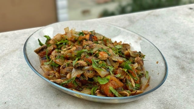 Adı Bile Güzel: Közlenmiş Mantar Salatası